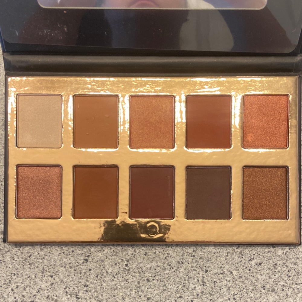 Crown Gold and Brown Eyeshadow Palette